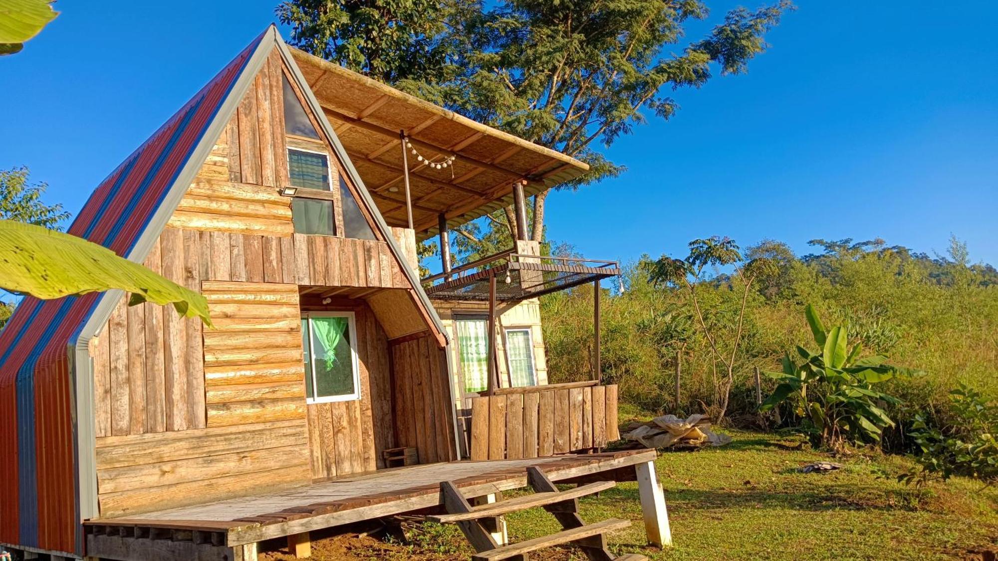 ไร่นิธิสุนทร Nithisoonthon Farmstay Мехонгсон Екстер'єр фото